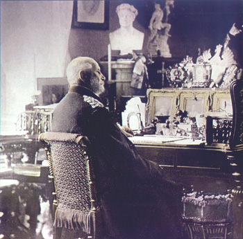 Wilhelm I of Prussia seated at his desk. Stereoscopic image used in the Kaiser-Panorama.
