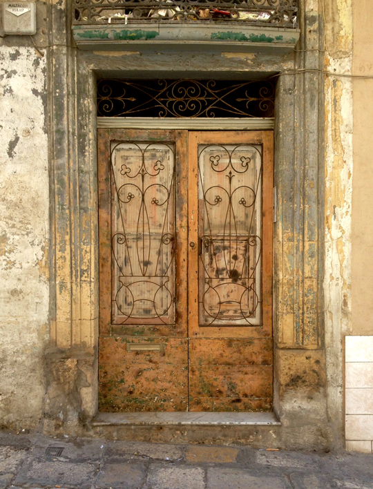 Door, Valletta
