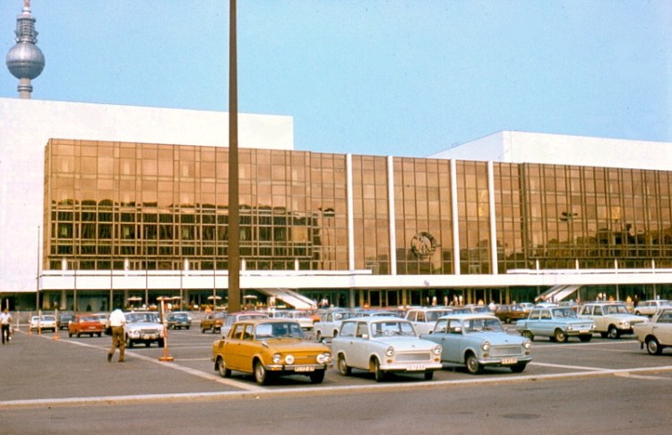 Palast_der_Republik_01_june_1977