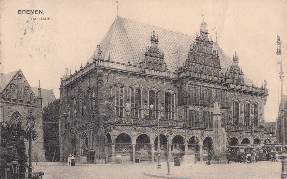 Postcard with a black and white photograph of the Bremen town hall