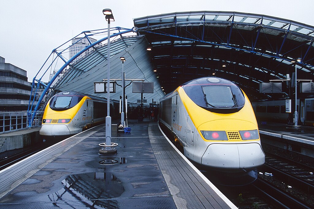 Eurostar trains at Waterloo International, 2000